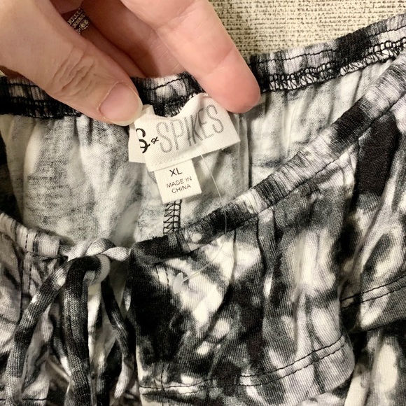 BOWS&SPIKES NWT Sleeveless Off-the-Shoulder Top - Picture 7 of 7